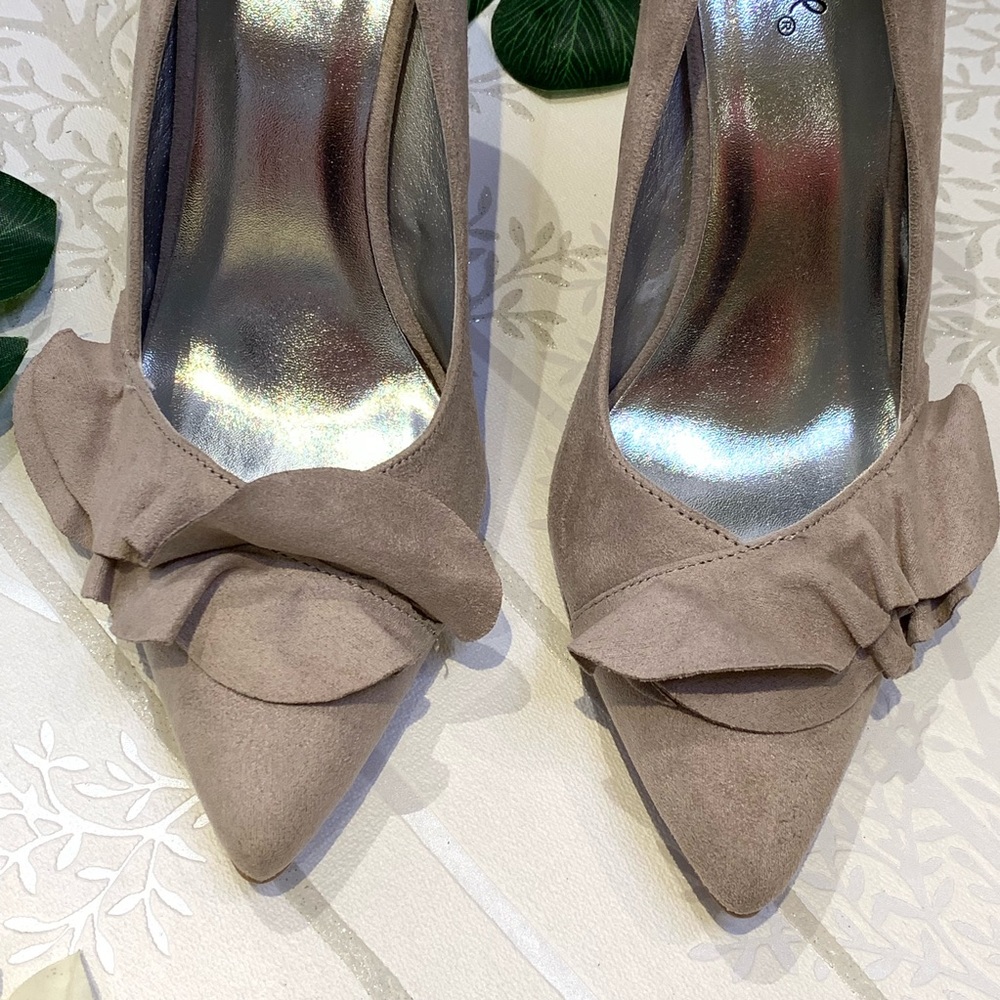 Quipid Faux Suede Ruffle Size 8.5 - Picture 4 of 6